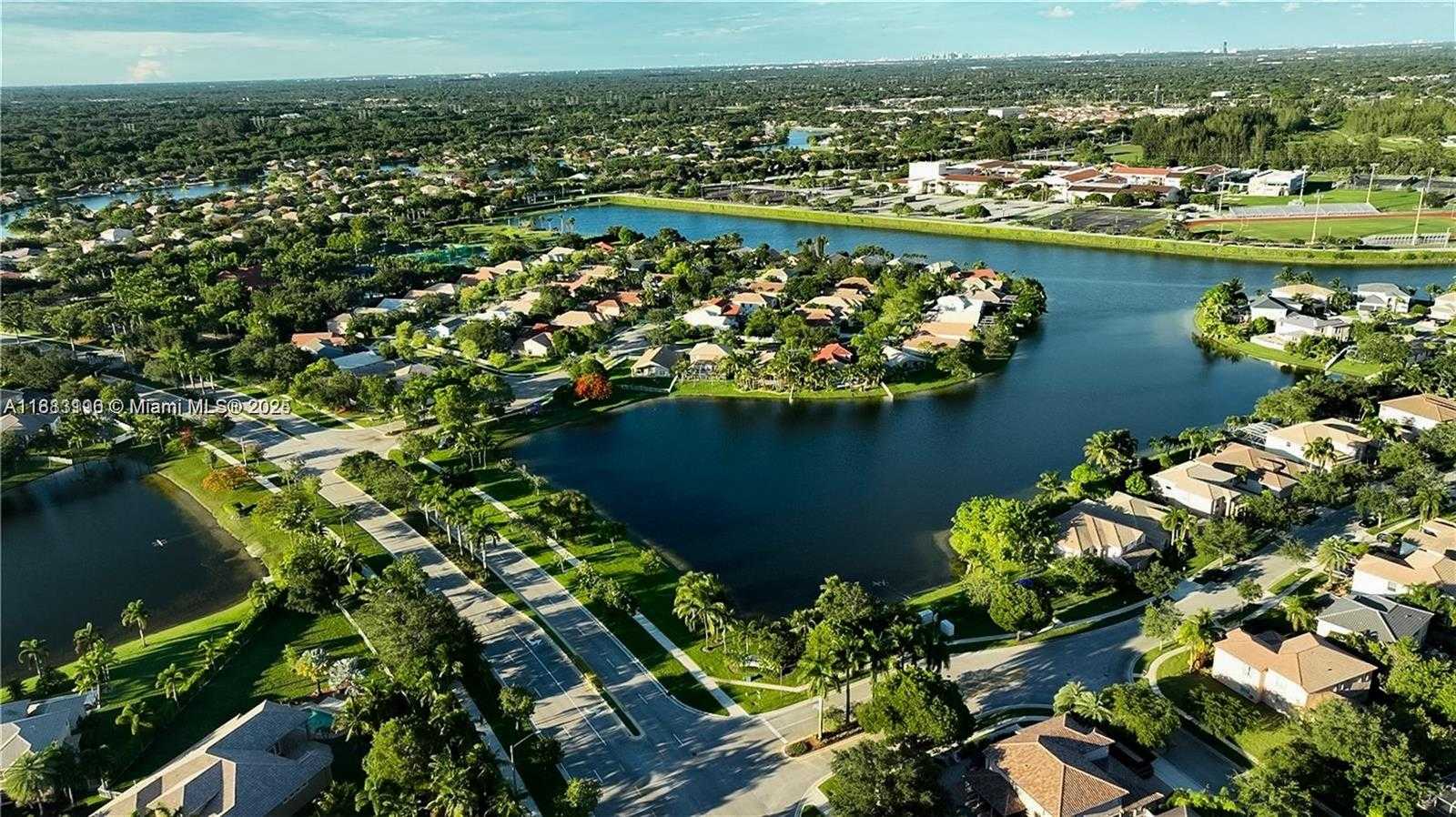Small Image of 13742 NORTH WEST 11TH CT, Pembroke Pines Number 37
