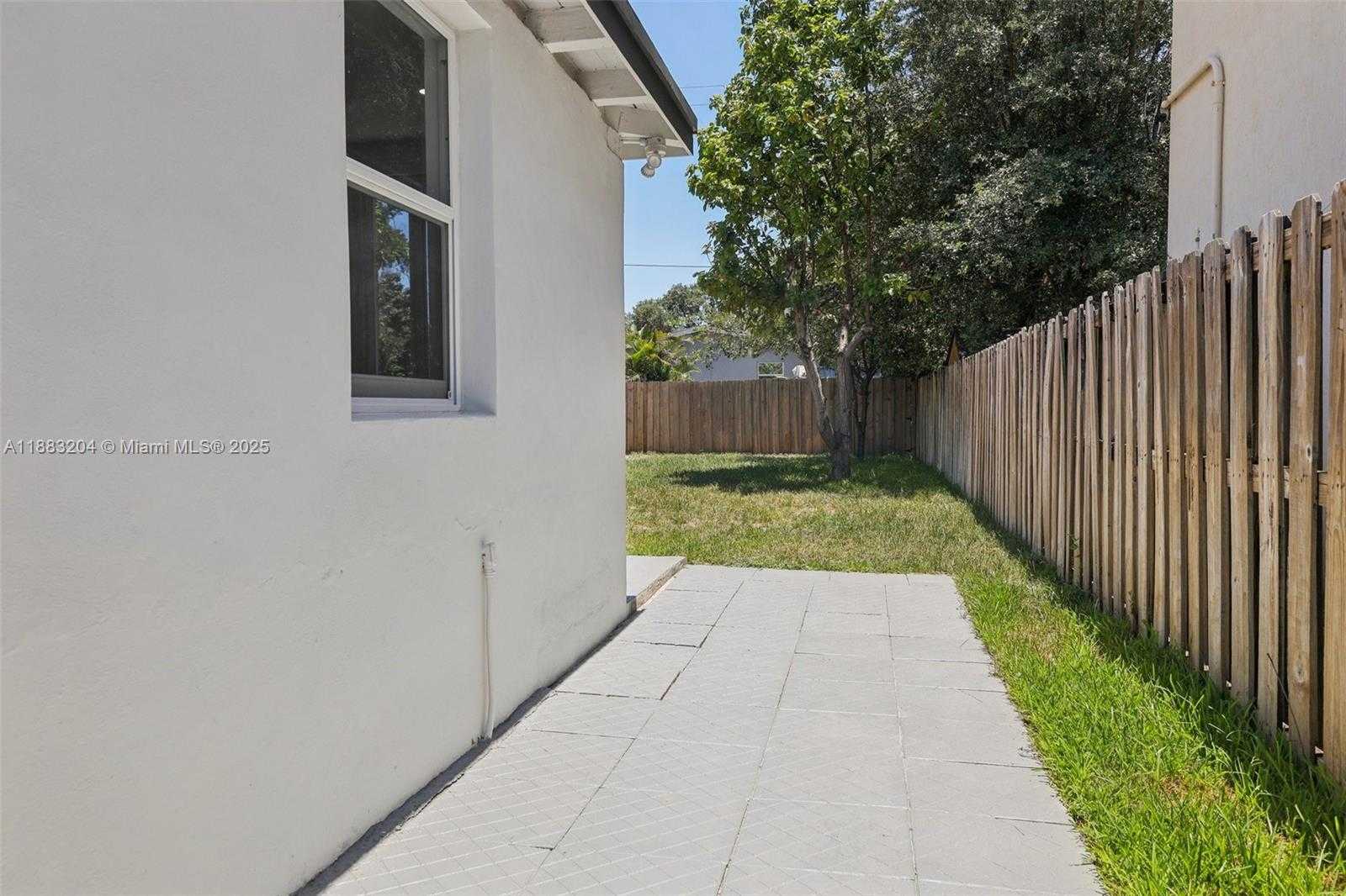 Small Image of 232 SOUTH WEST 22ND ST, Fort Lauderdale Number 12