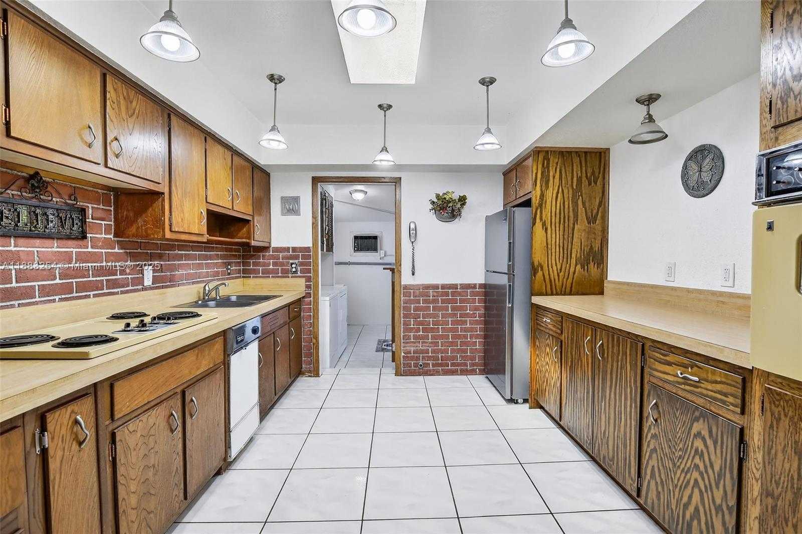 Small Image of 5260 REDWOOD CT, Plantation Number 12