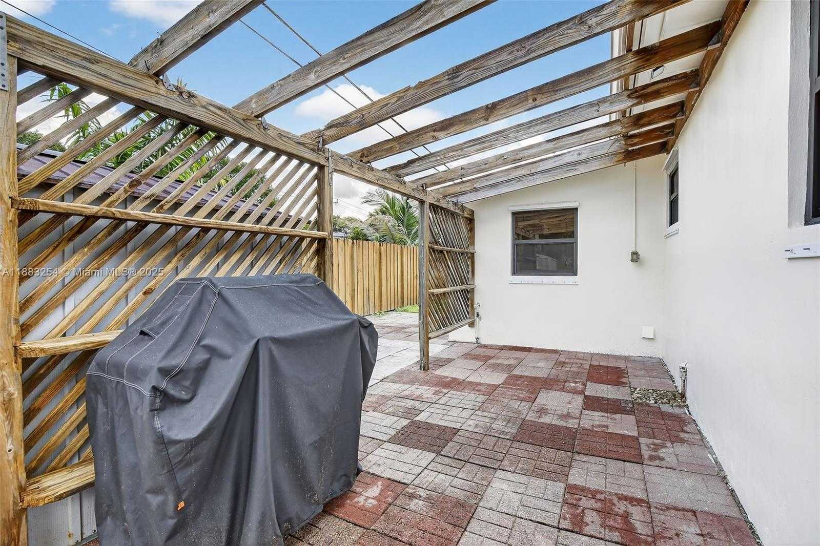 Small Image of 5260 REDWOOD CT, Plantation Number 27