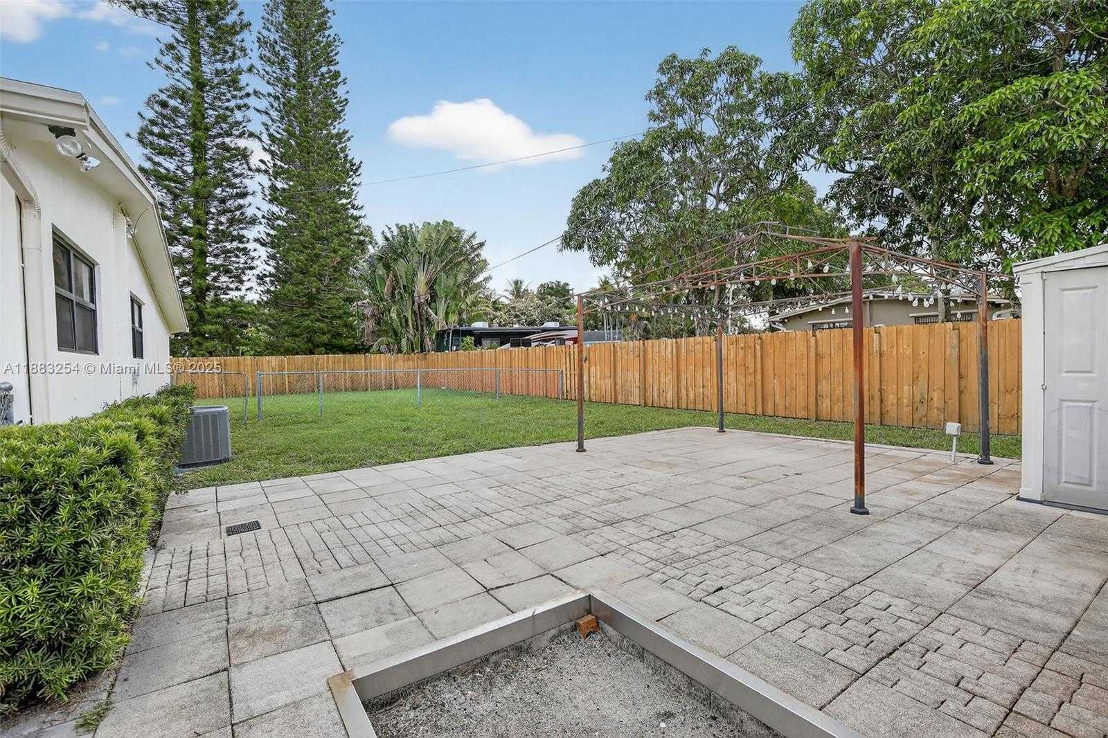 Small Image of 5260 REDWOOD CT, Plantation Number 28