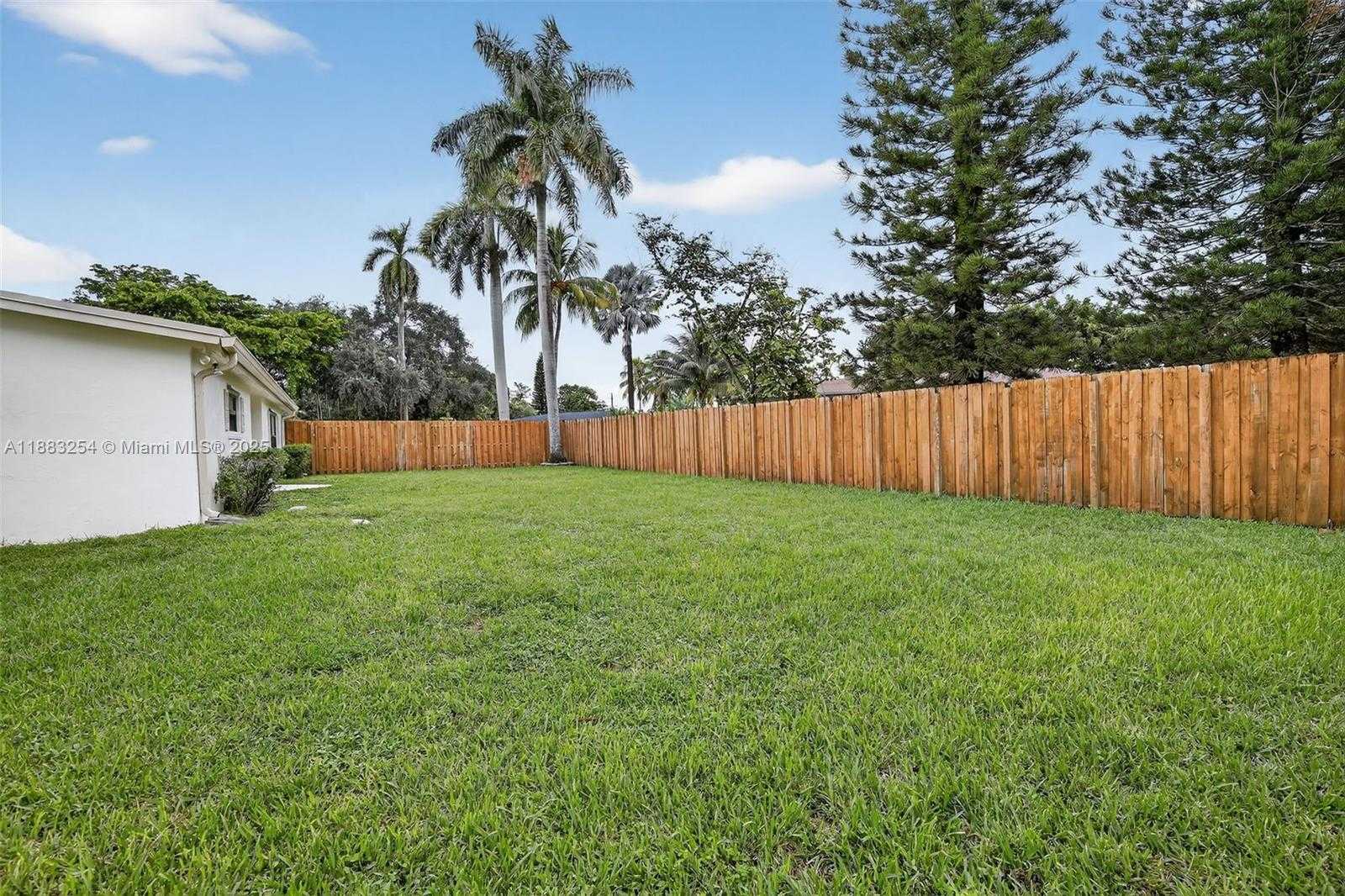 Small Image of 5260 REDWOOD CT, Plantation Number 32