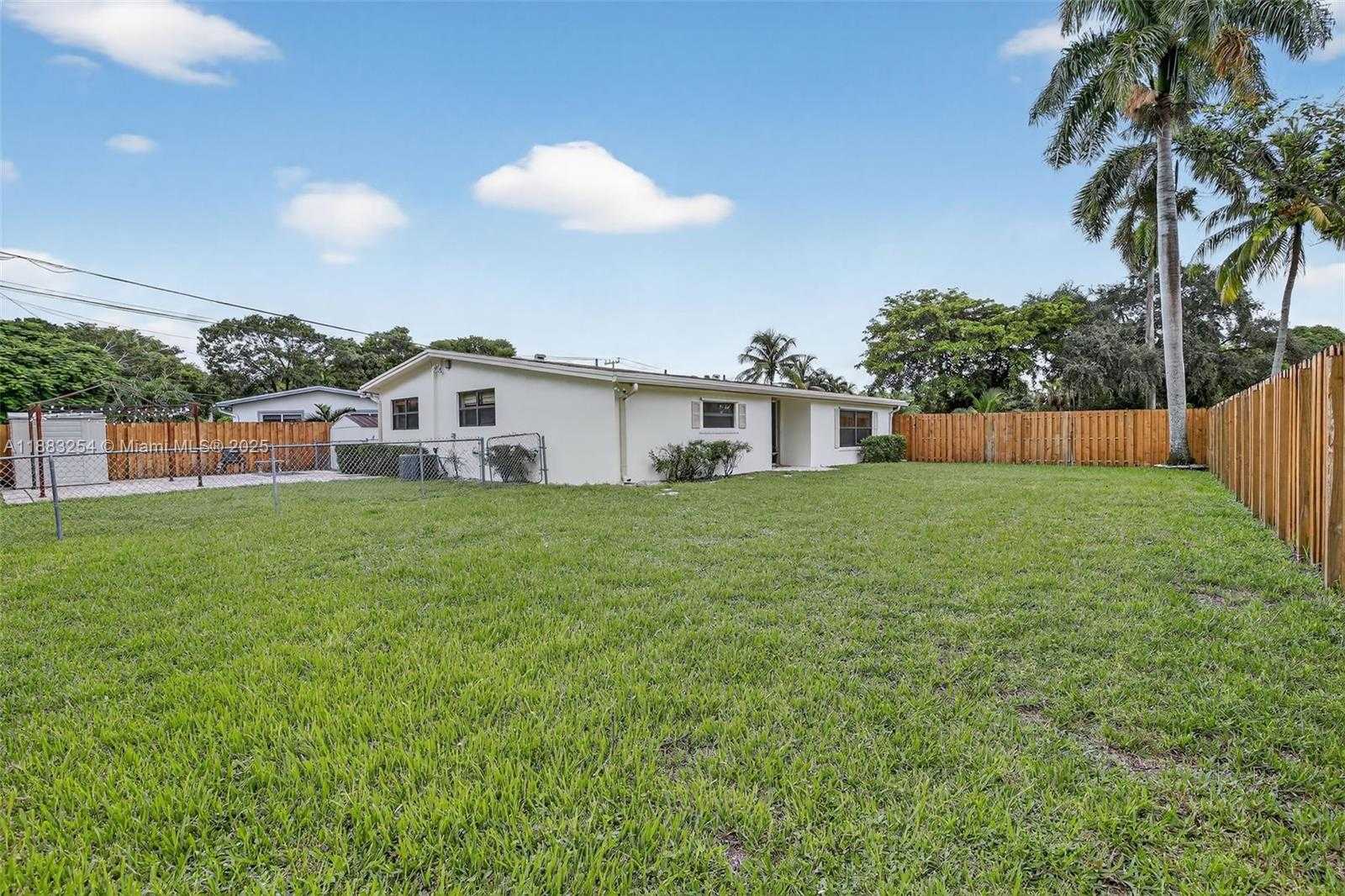 Small Image of 5260 REDWOOD CT, Plantation Number 33