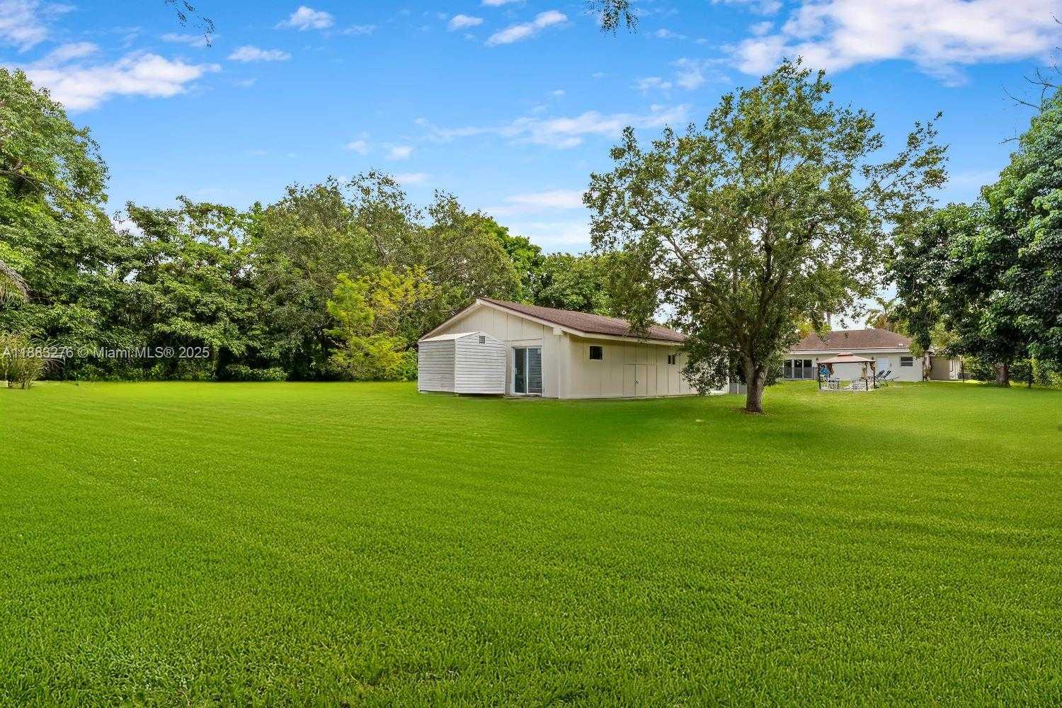 Small Image of 14401 SOUTH WEST 23RD ST, Davie Number 17
