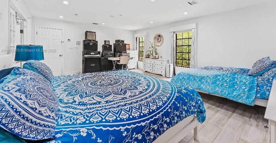 Small Image of 14401 SOUTH WEST 23RD ST, Davie Number 32
