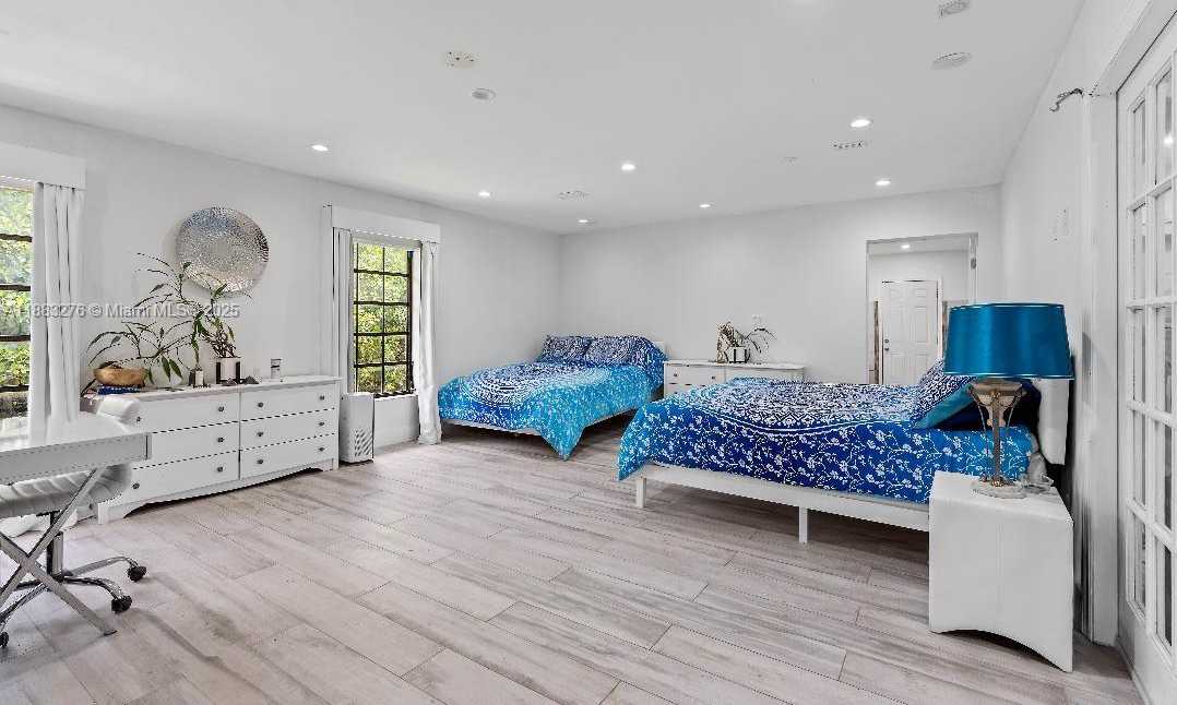 Small Image of 14401 SOUTH WEST 23RD ST, Davie Number 33
