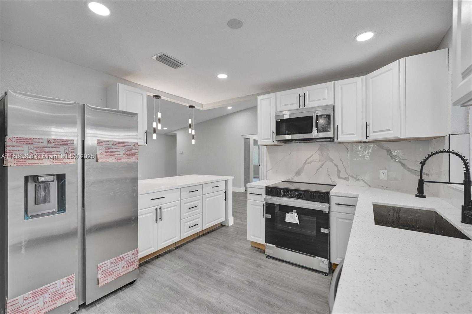 Small Image of 8400 NORTH WEST 7TH ST, Pembroke Pines Number 15