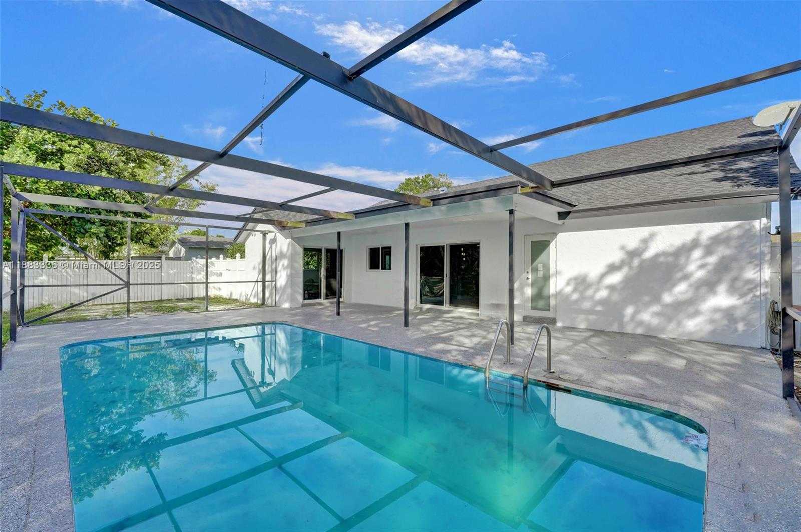 Small Image of 8400 NORTH WEST 7TH ST, Pembroke Pines Number 2