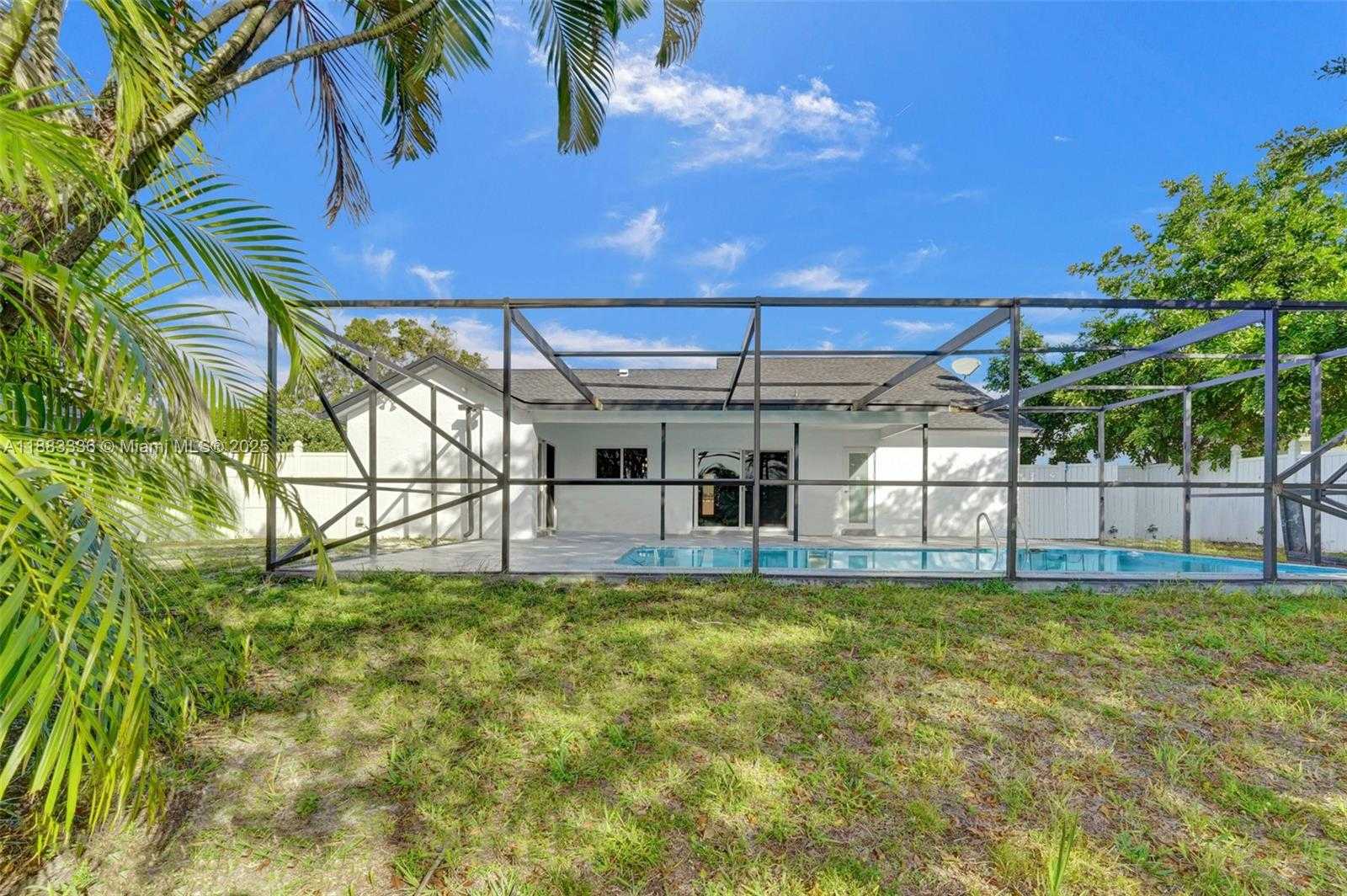 Small Image of 8400 NORTH WEST 7TH ST, Pembroke Pines Number 27