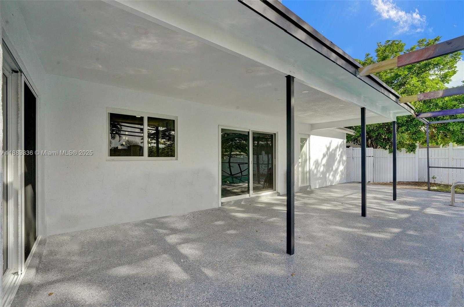 Small Image of 8400 NORTH WEST 7TH ST, Pembroke Pines Number 29