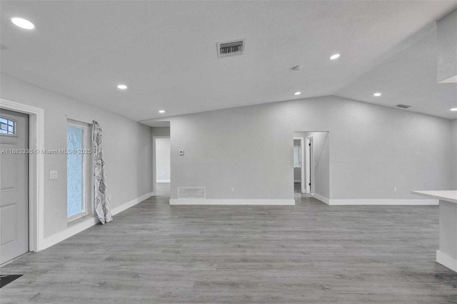 Small Image of 8400 NORTH WEST 7TH ST, Pembroke Pines Number 8
