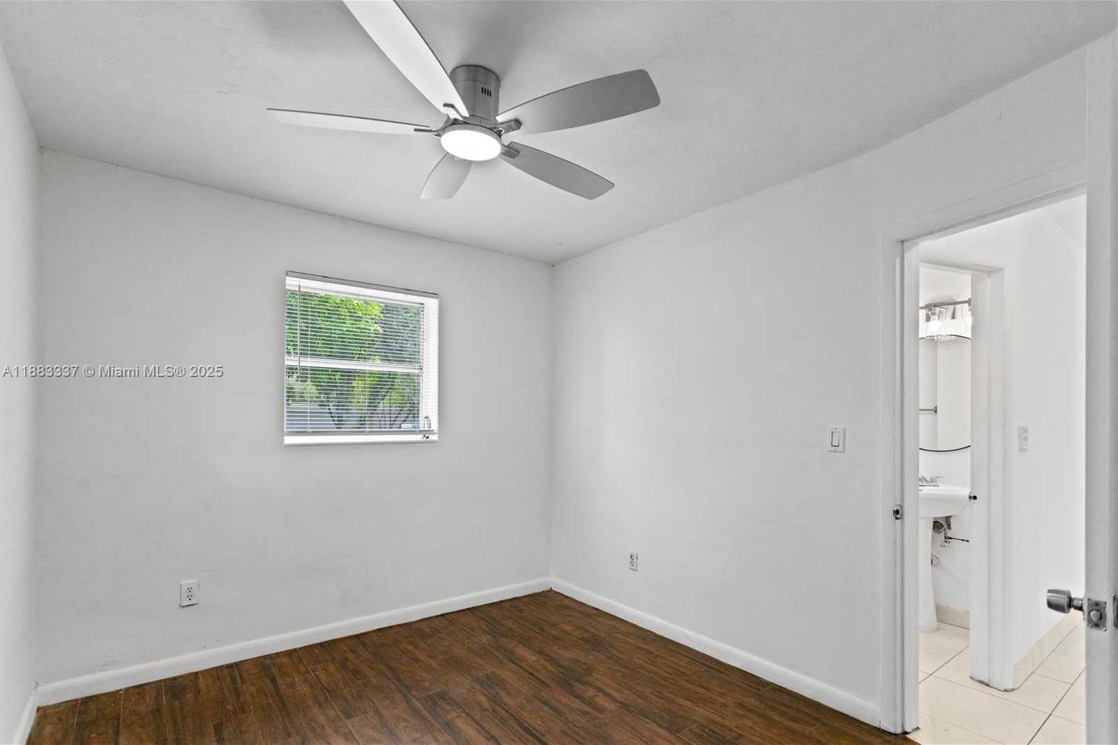 Small Image of Hollywood Number 22