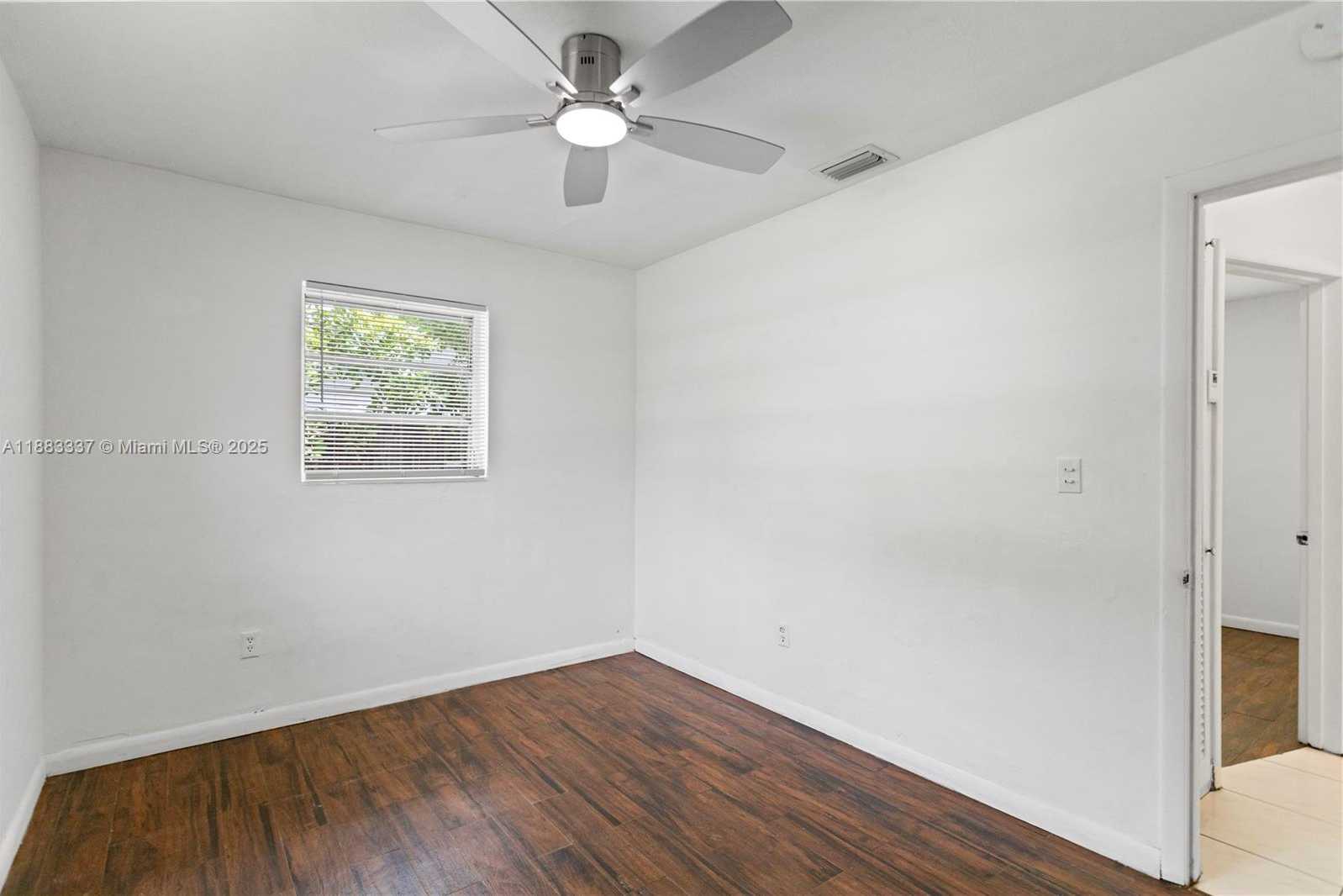Small Image of Hollywood Number 26