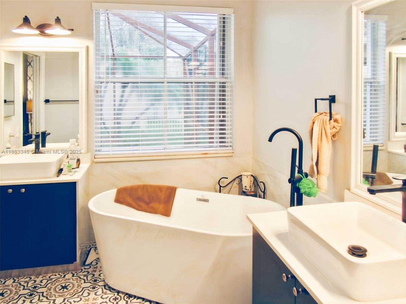 Small Image of 869 SAND CREEK CIR, Weston Number 22