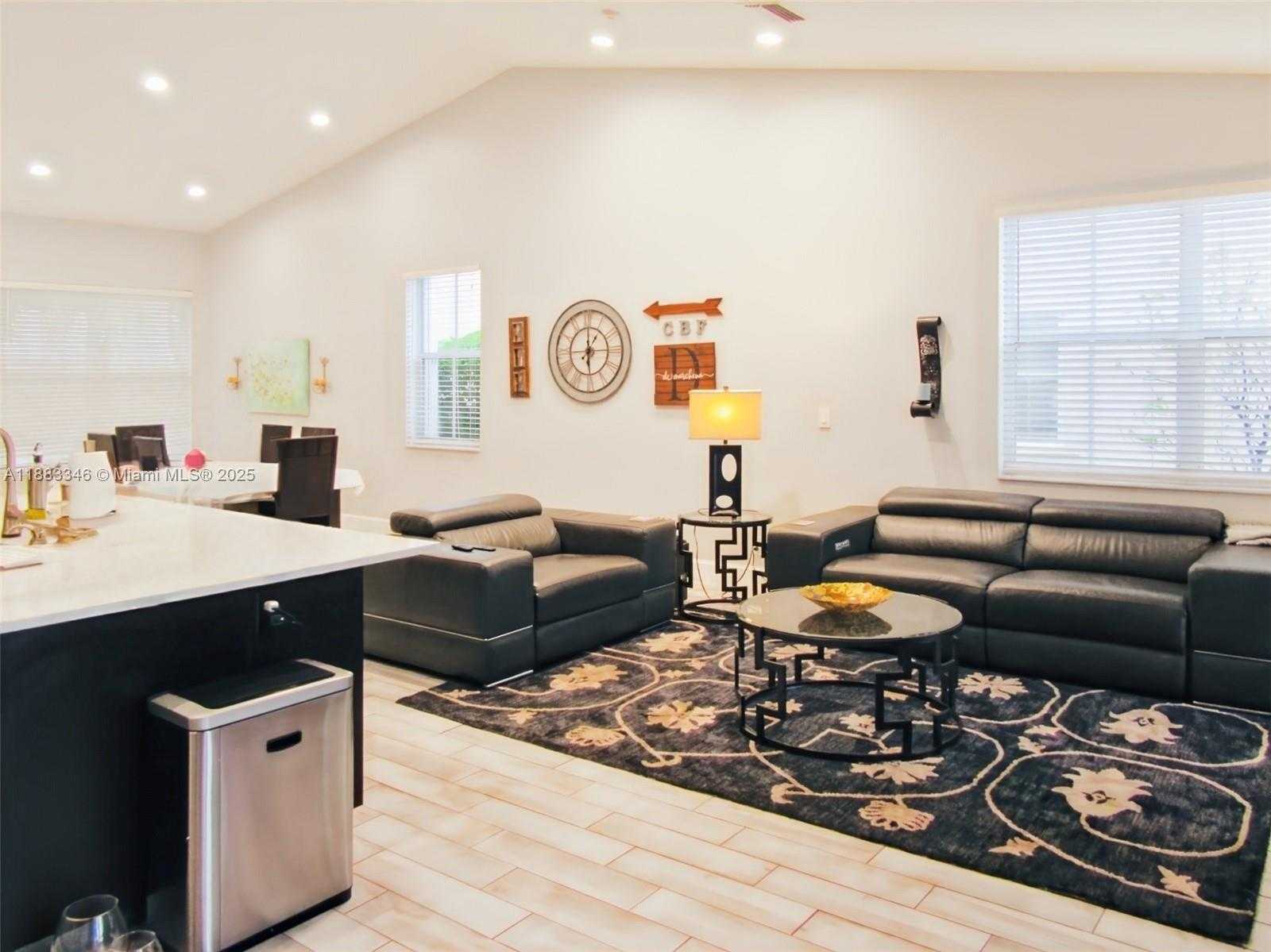 Small Image of 869 SAND CREEK CIR, Weston Number 6