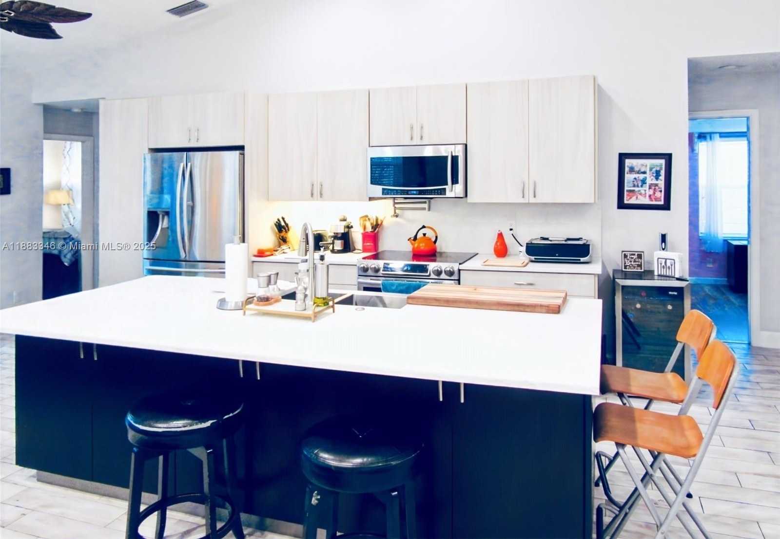 Small Image of 869 SAND CREEK CIR, Weston Number 8