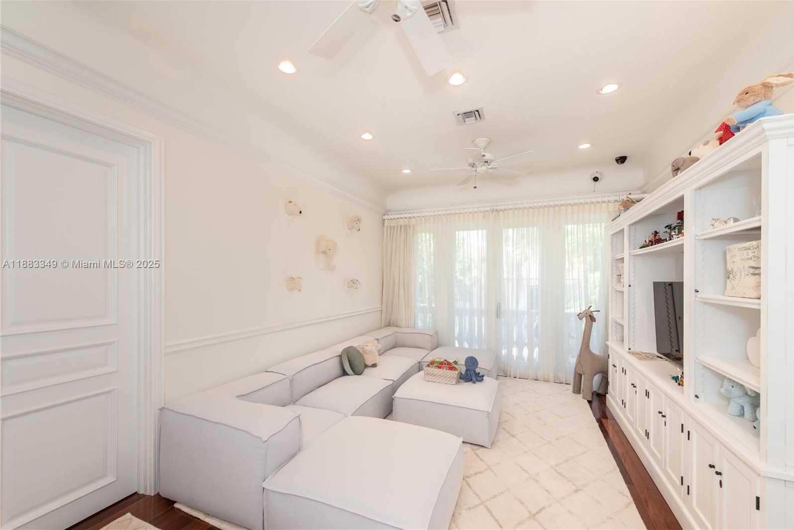 Small Image of Key Biscayne Number 21