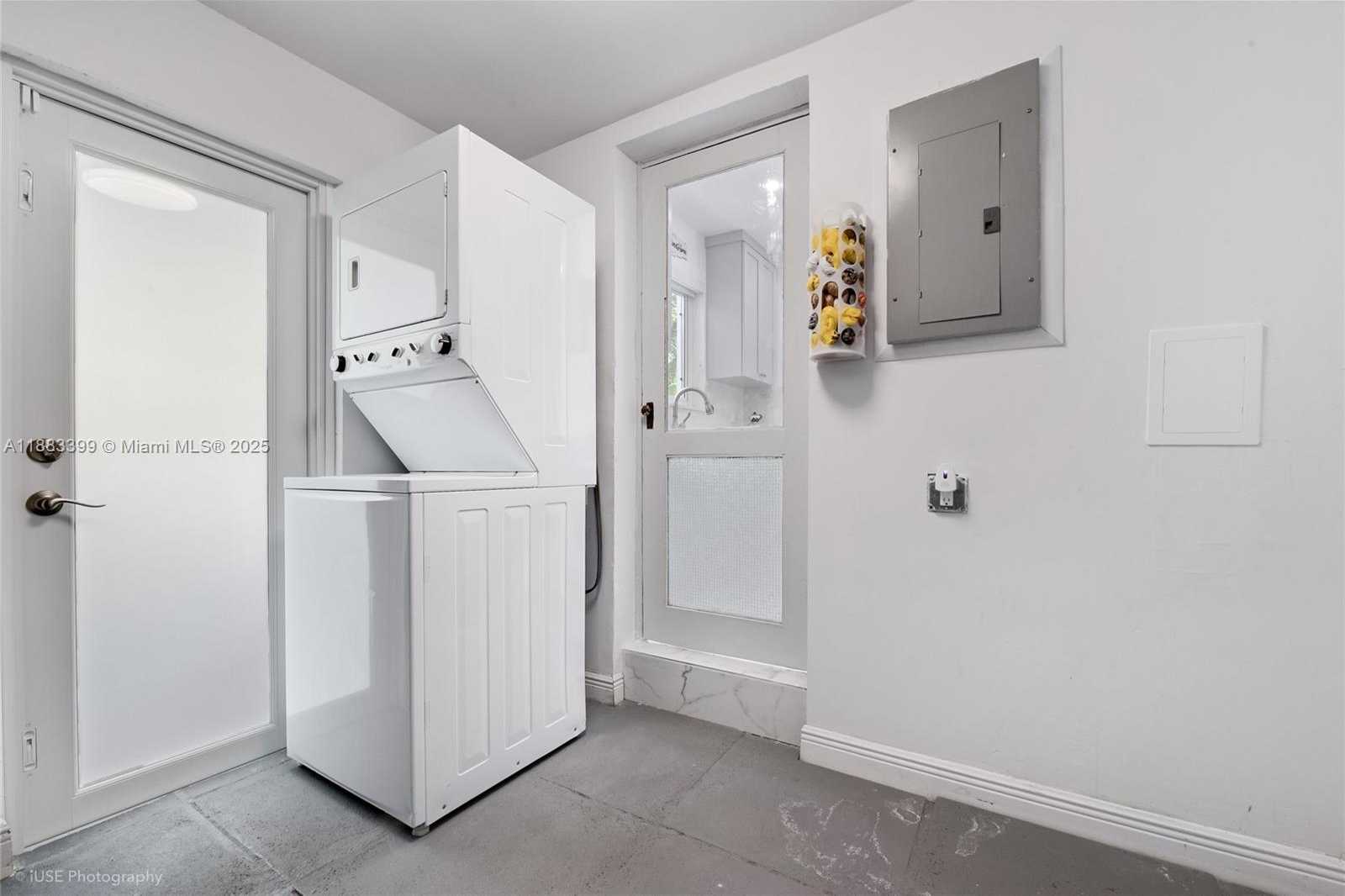 Small Image of 833 TANGIER ST, Coral Gables Number 10