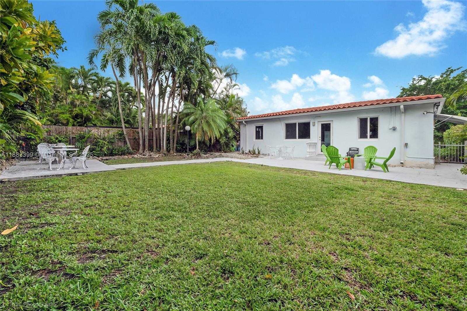 Small Image of 833 TANGIER ST, Coral Gables Number 12