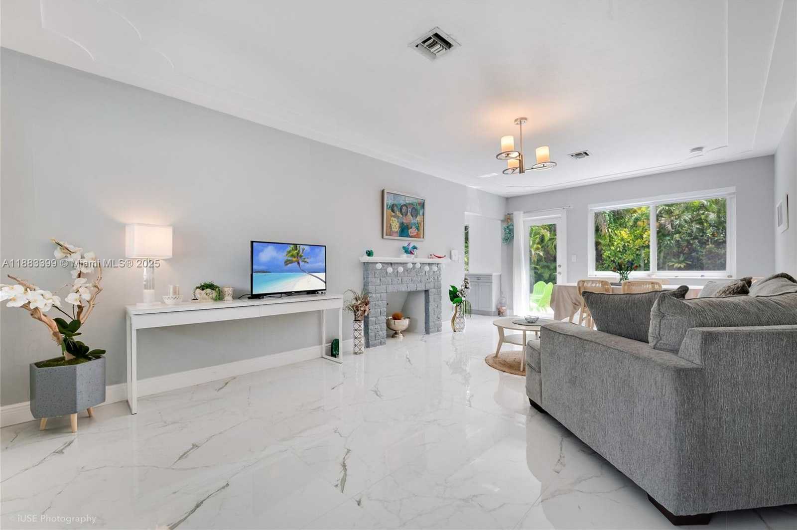 Small Image of 833 TANGIER ST, Coral Gables Number 3