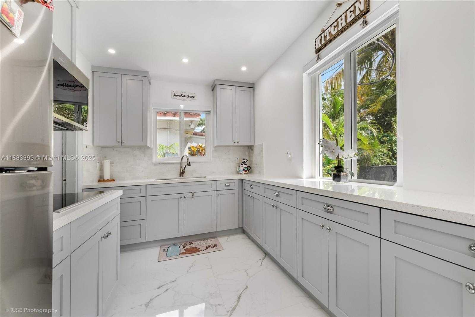 Small Image of 833 TANGIER ST, Coral Gables Number 5