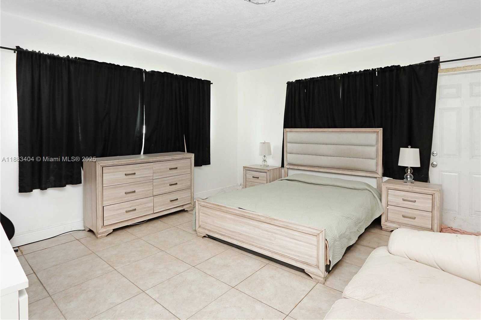 Small Image of 3000 HOLLYWOOD BLVD, Hollywood Number 23