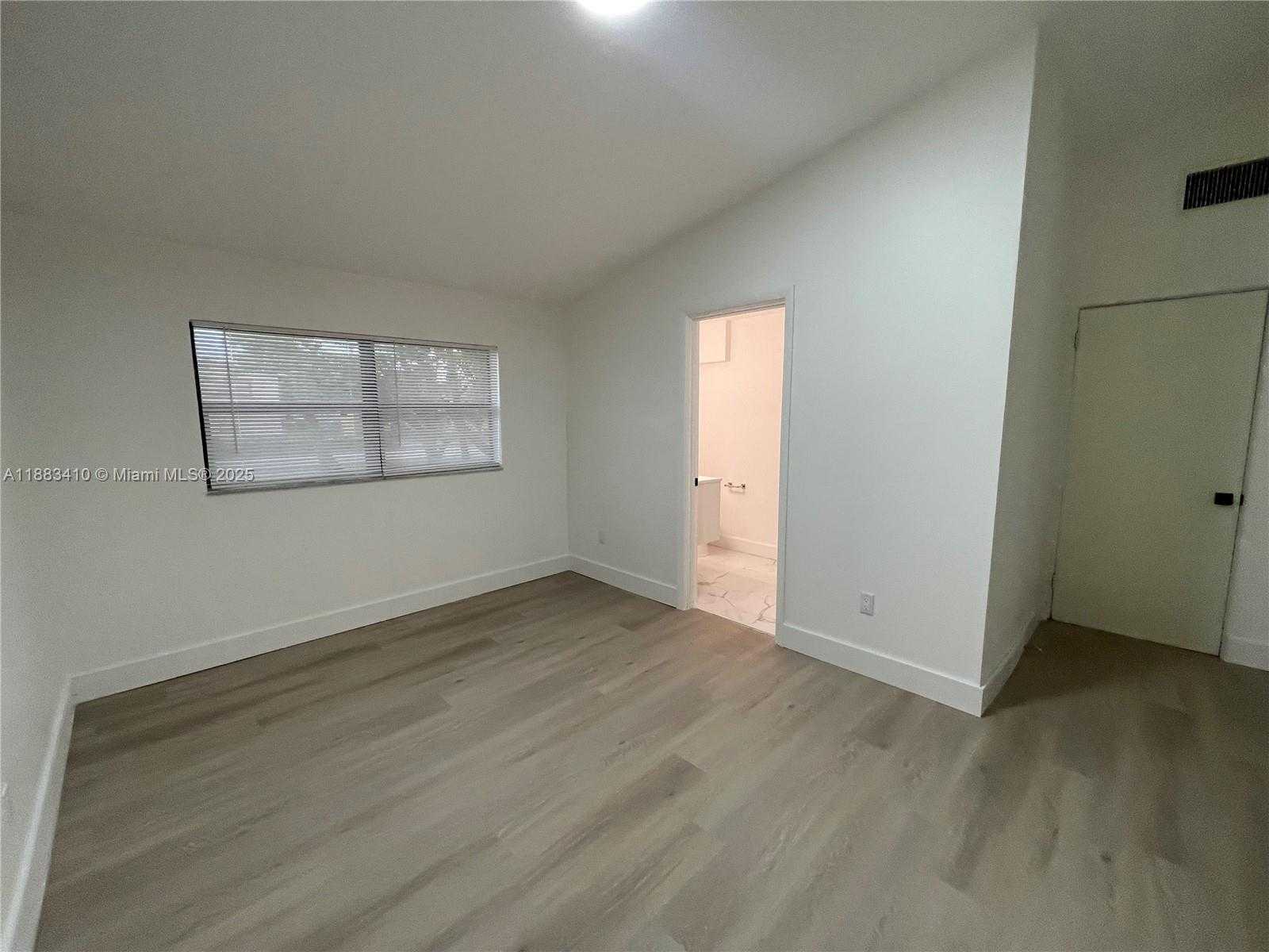 Small Image of 19620 NORTH WEST 5TH CT, Miami Gardens Number 14