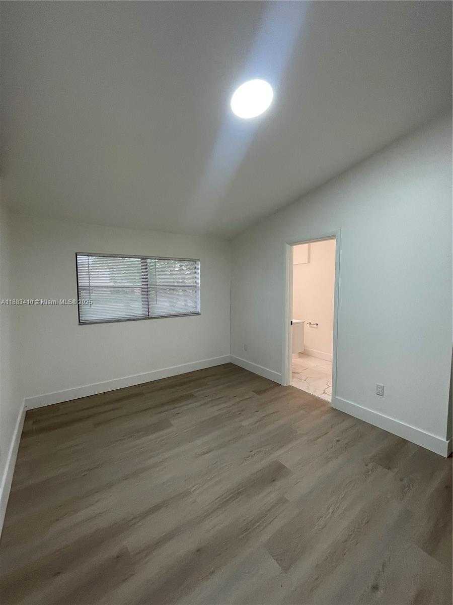 Small Image of 19620 NORTH WEST 5TH CT, Miami Gardens Number 15