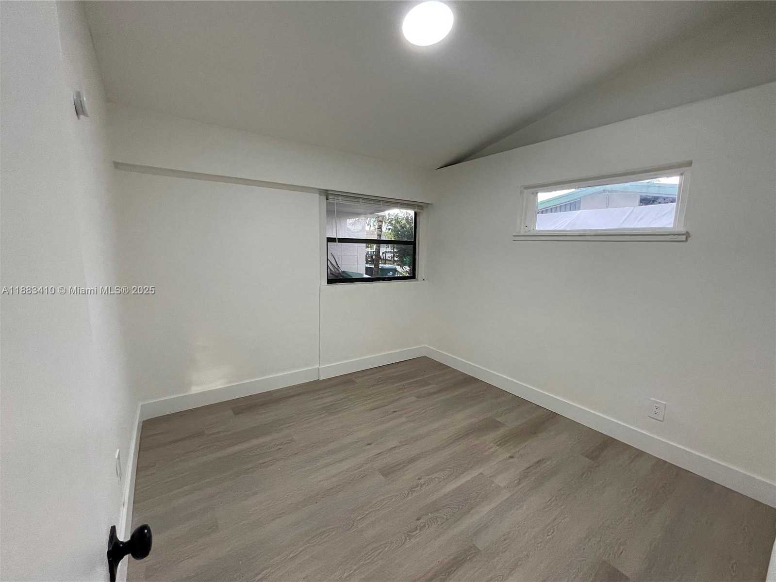 Small Image of 19620 NORTH WEST 5TH CT, Miami Gardens Number 21