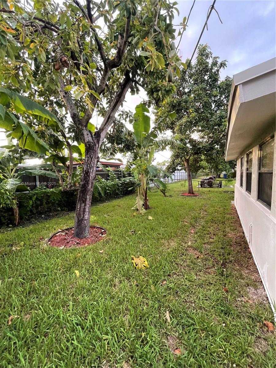 Small Image of 19620 NORTH WEST 5TH CT, Miami Gardens Number 25