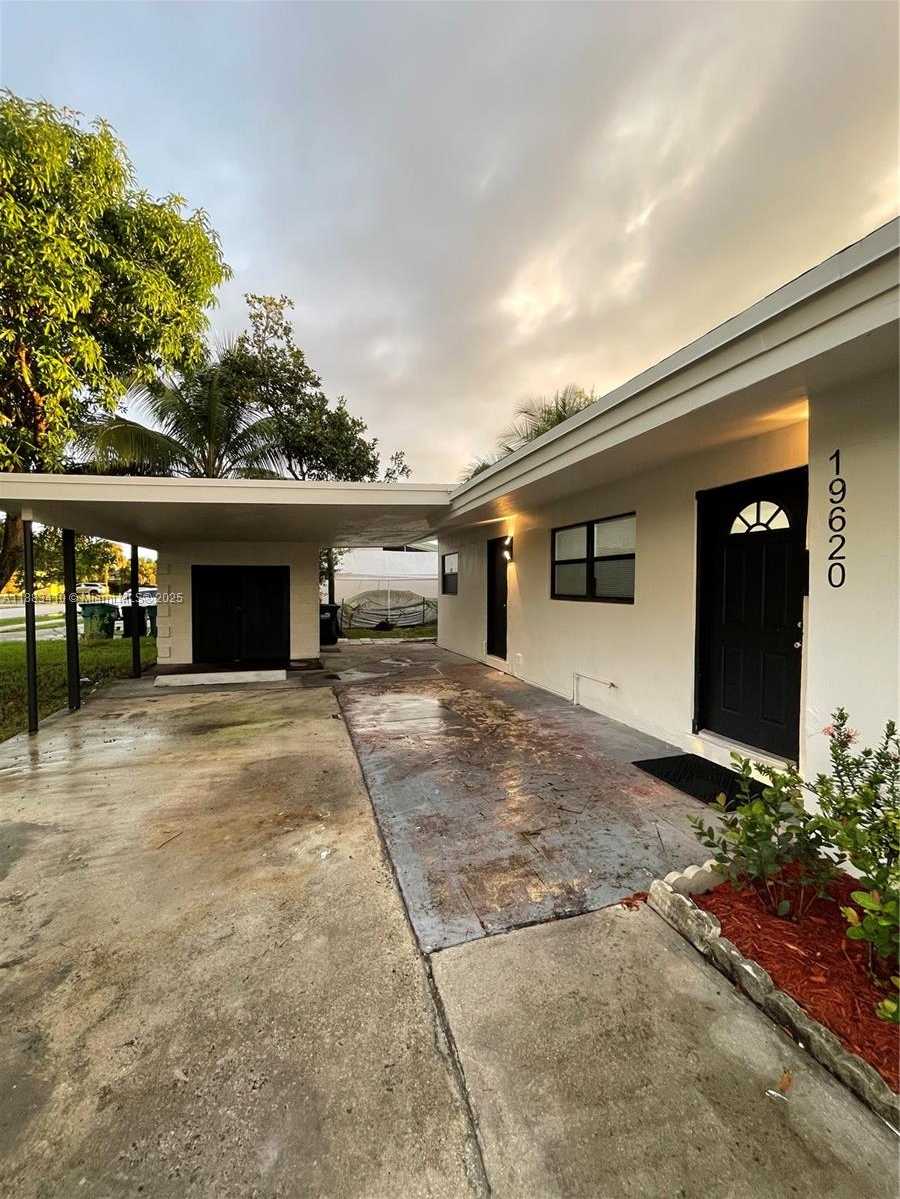 Small Image of 19620 NORTH WEST 5TH CT, Miami Gardens Number 26