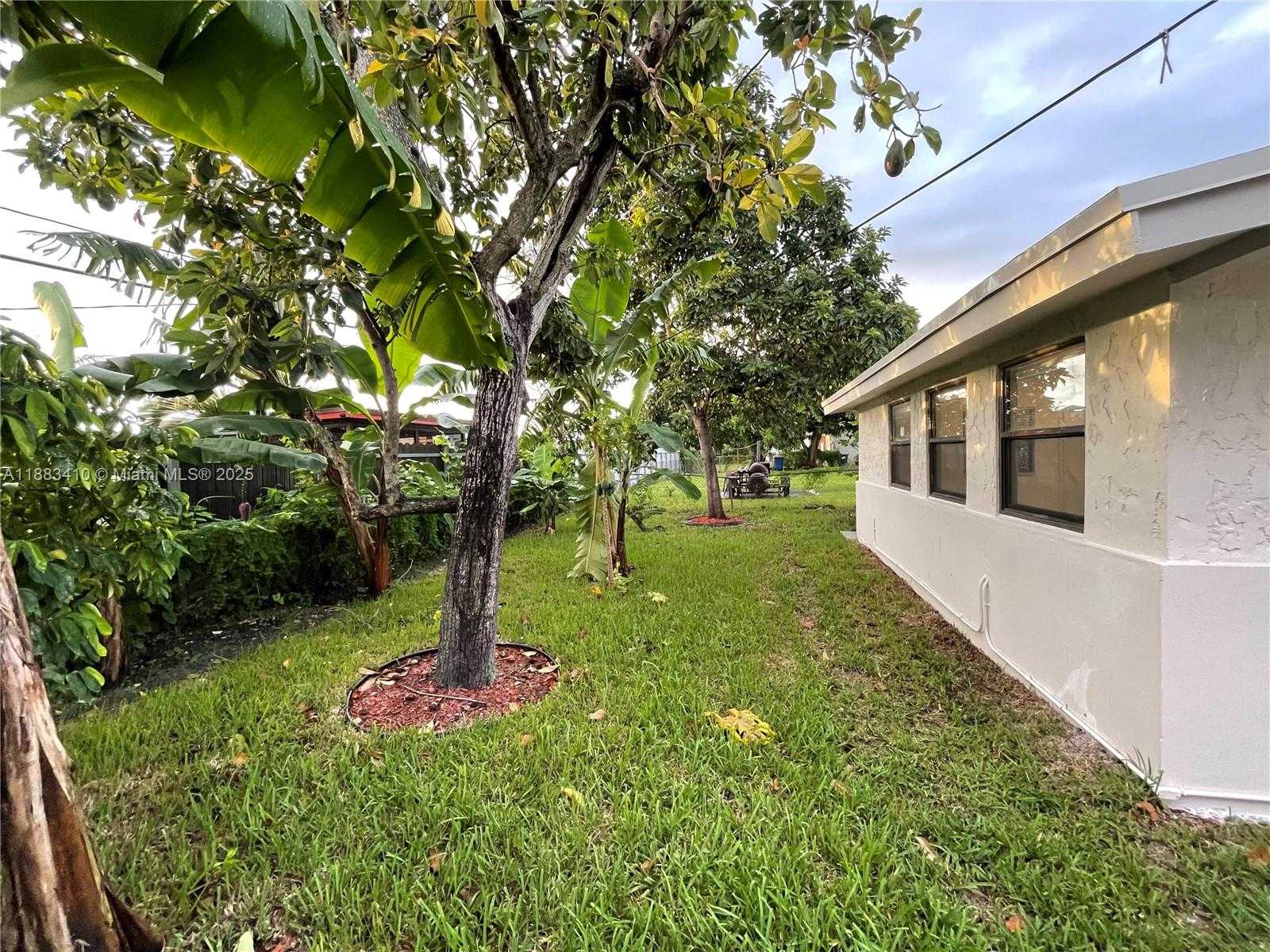 Small Image of 19620 NORTH WEST 5TH CT, Miami Gardens Number 31