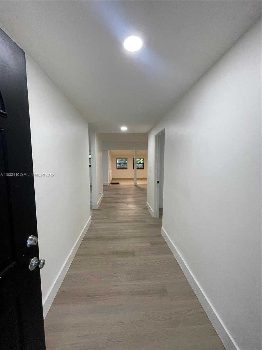 Small Image of 19620 NORTH WEST 5TH CT, Miami Gardens Number 5