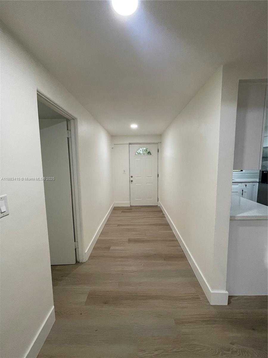 Small Image of 19620 NORTH WEST 5TH CT, Miami Gardens Number 6