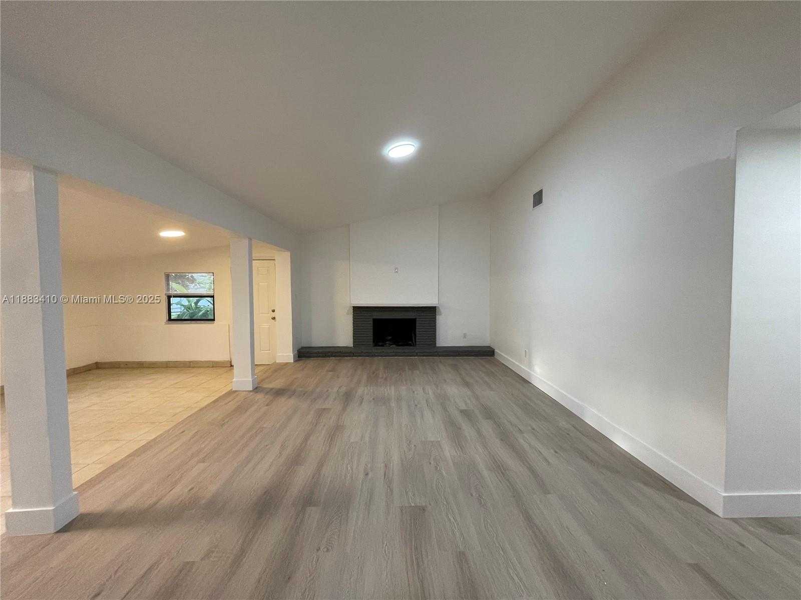 Small Image of 19620 NORTH WEST 5TH CT, Miami Gardens Number 7