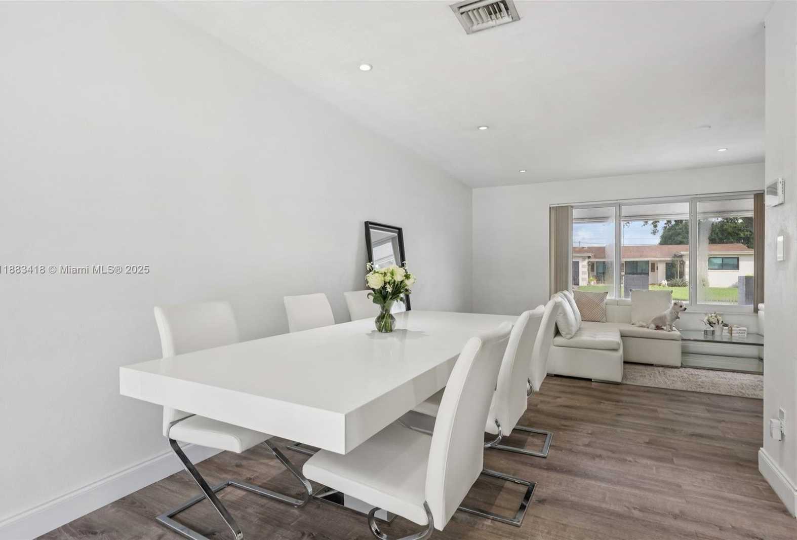 Small Image of 7952 SHALIMAR ST, Miramar Number 10