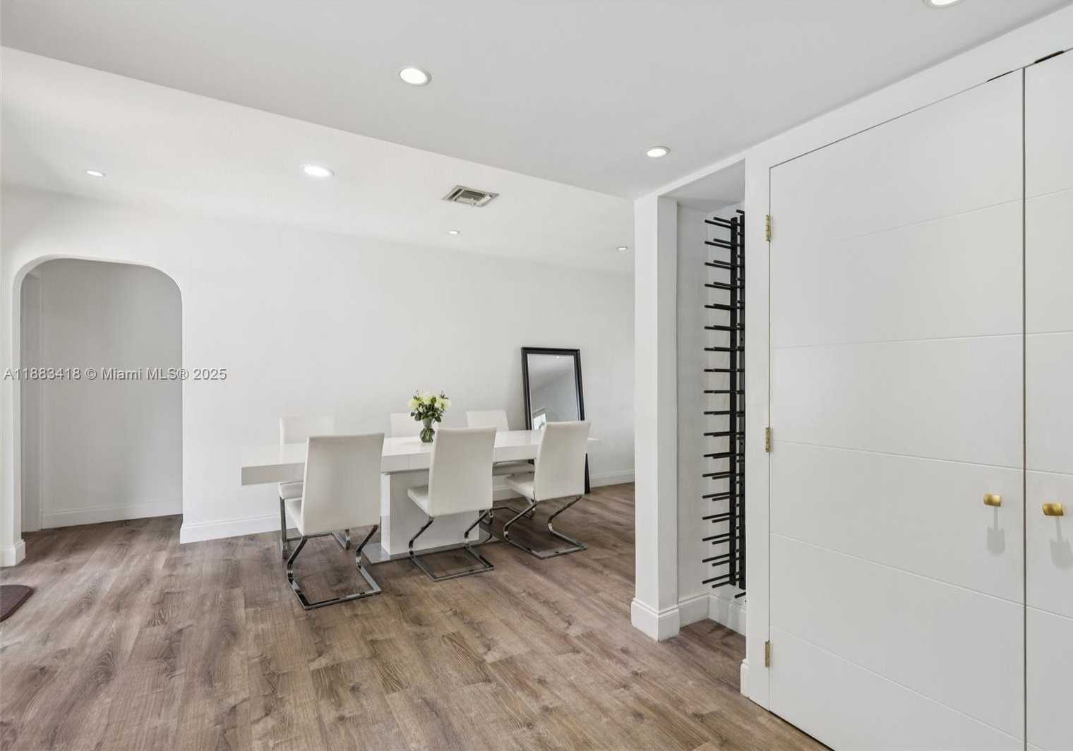 Small Image of 7952 SHALIMAR ST, Miramar Number 11