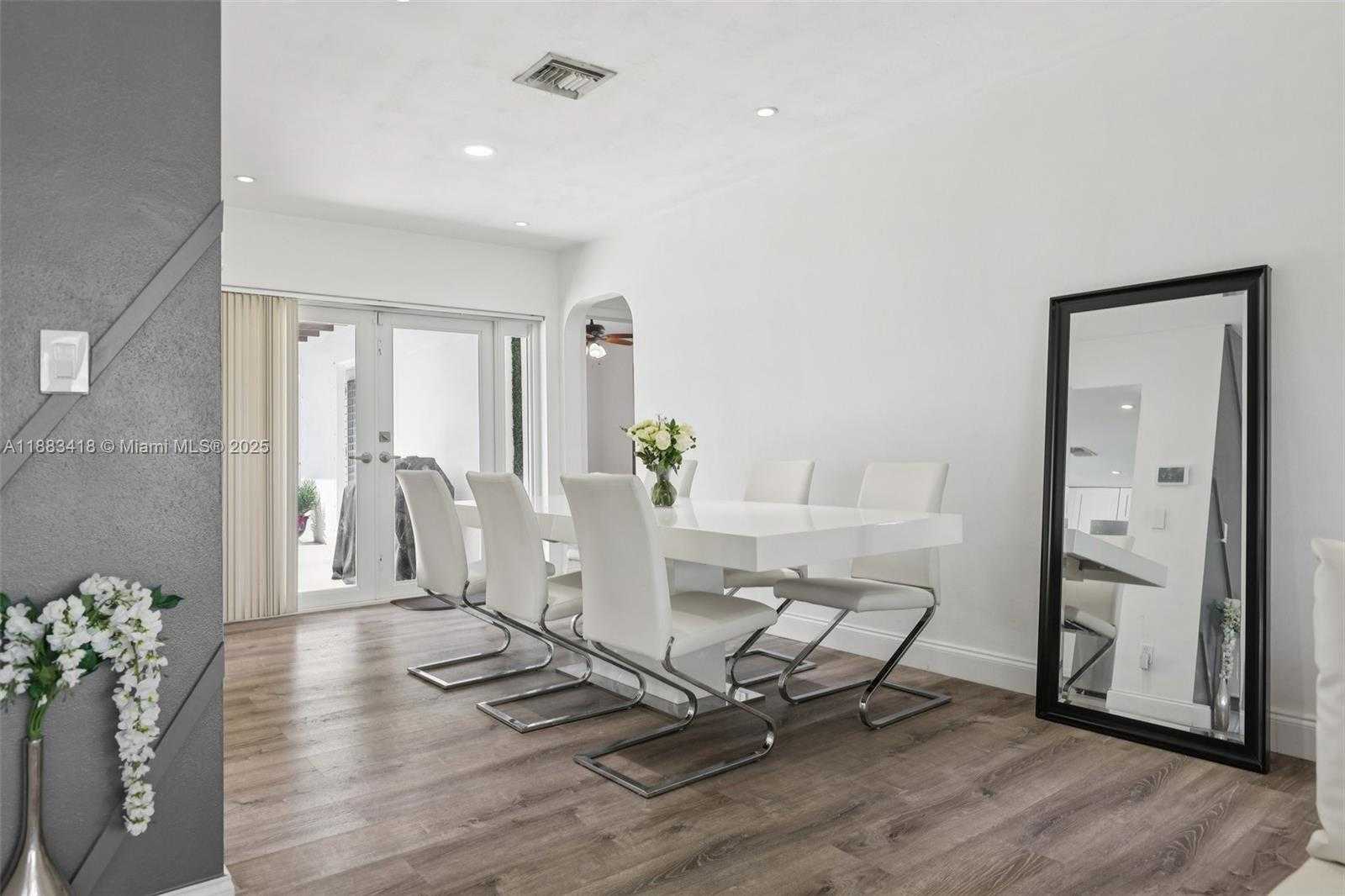 Small Image of 7952 SHALIMAR ST, Miramar Number 12