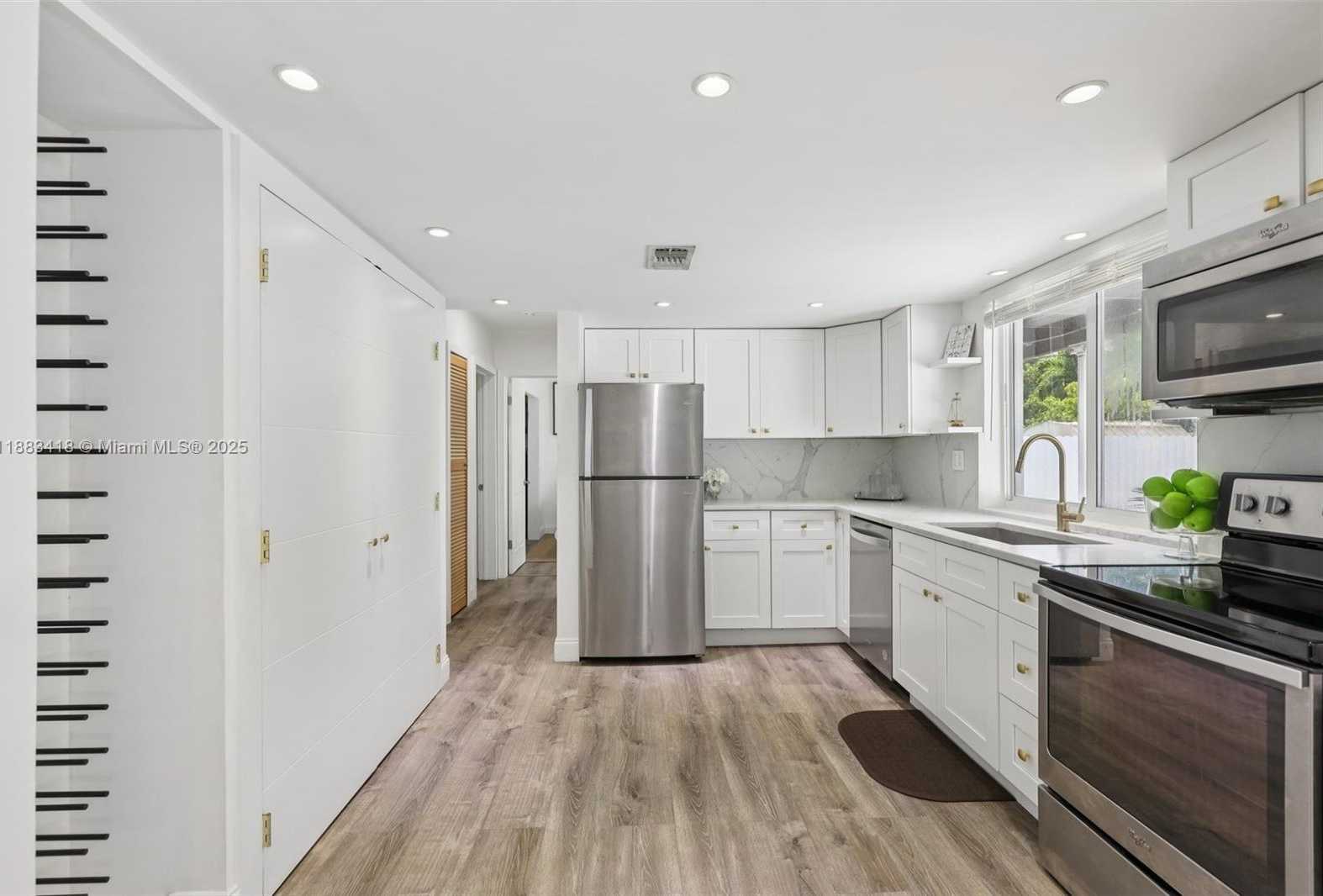 Small Image of 7952 SHALIMAR ST, Miramar Number 13