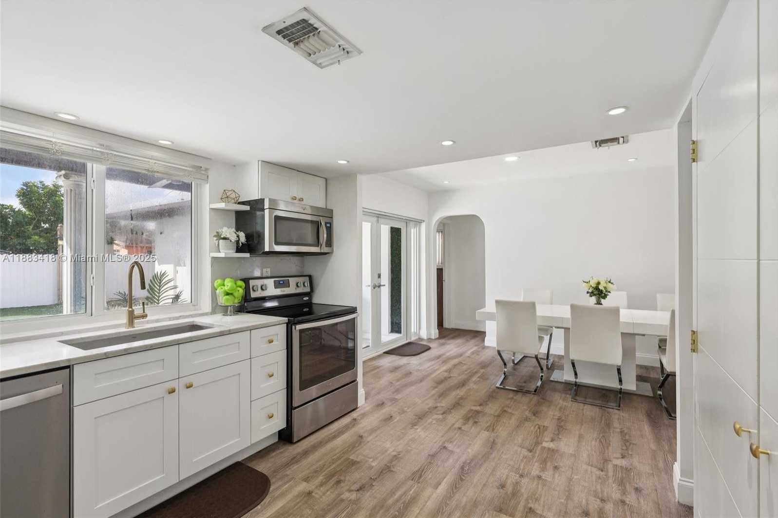 Small Image of 7952 SHALIMAR ST, Miramar Number 17