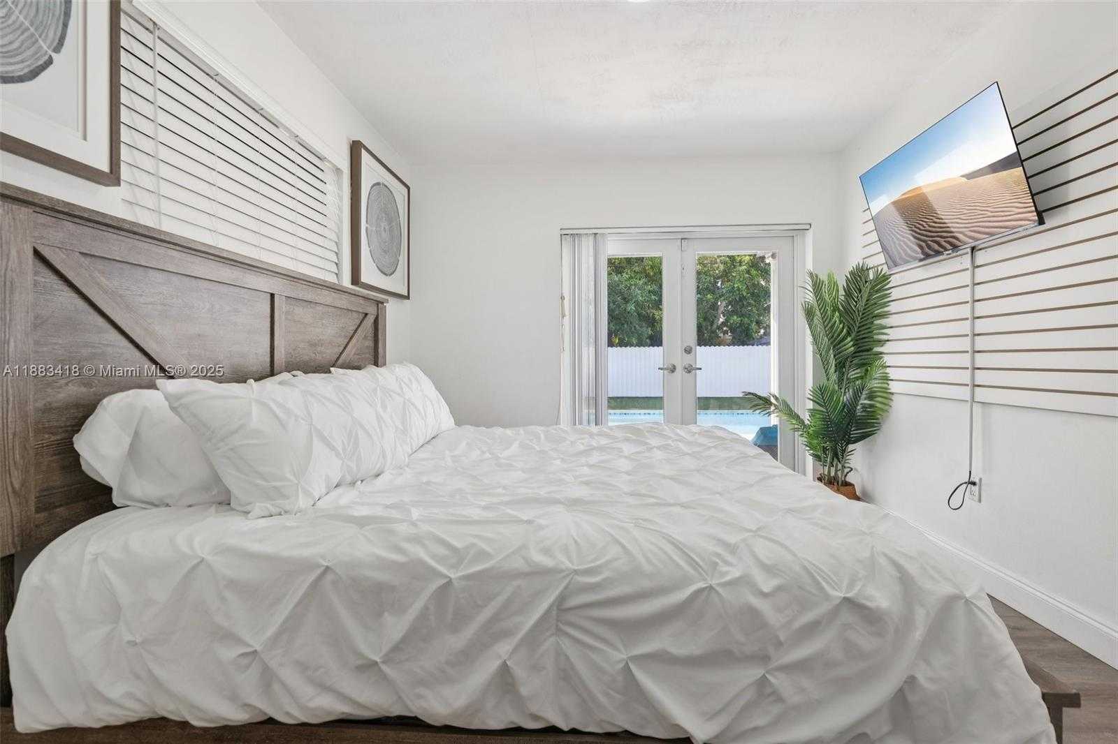 Small Image of 7952 SHALIMAR ST, Miramar Number 19