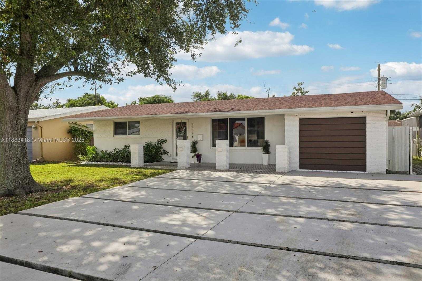 Small Image of 7952 SHALIMAR ST, Miramar Number 2
