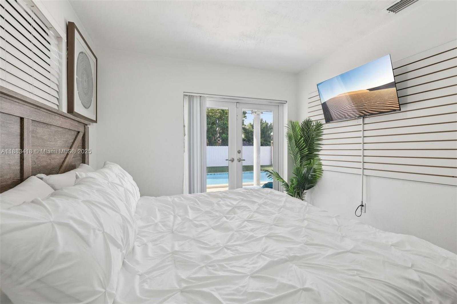 Small Image of 7952 SHALIMAR ST, Miramar Number 20