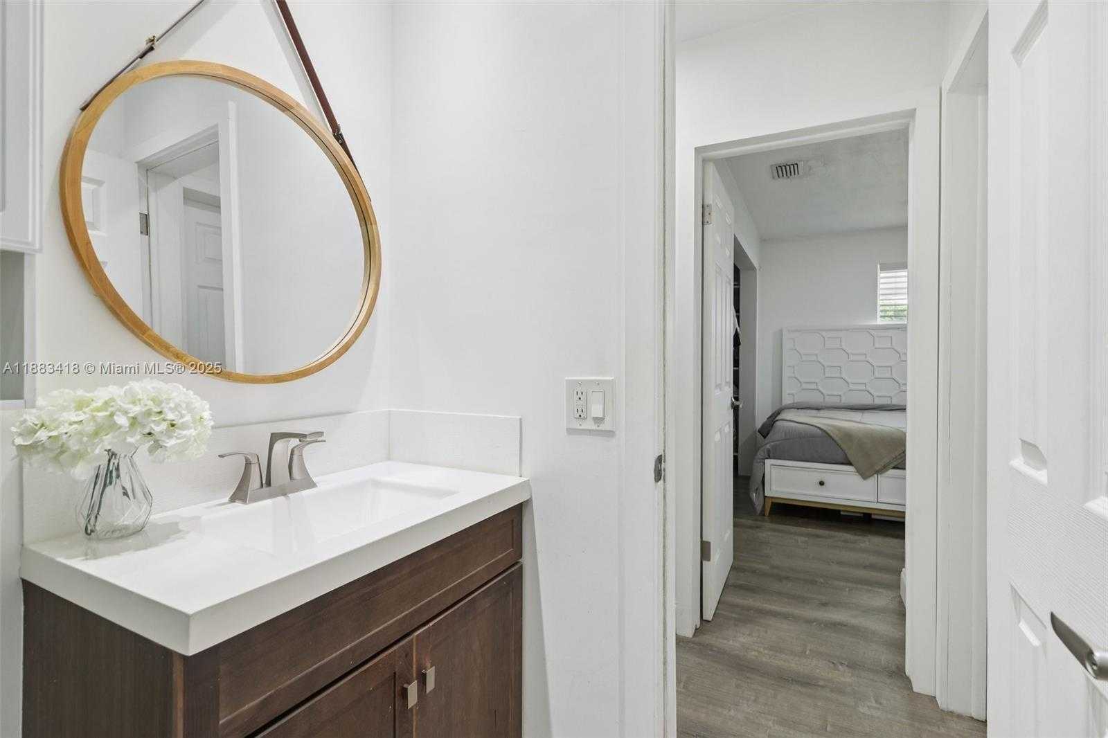 Small Image of 7952 SHALIMAR ST, Miramar Number 25