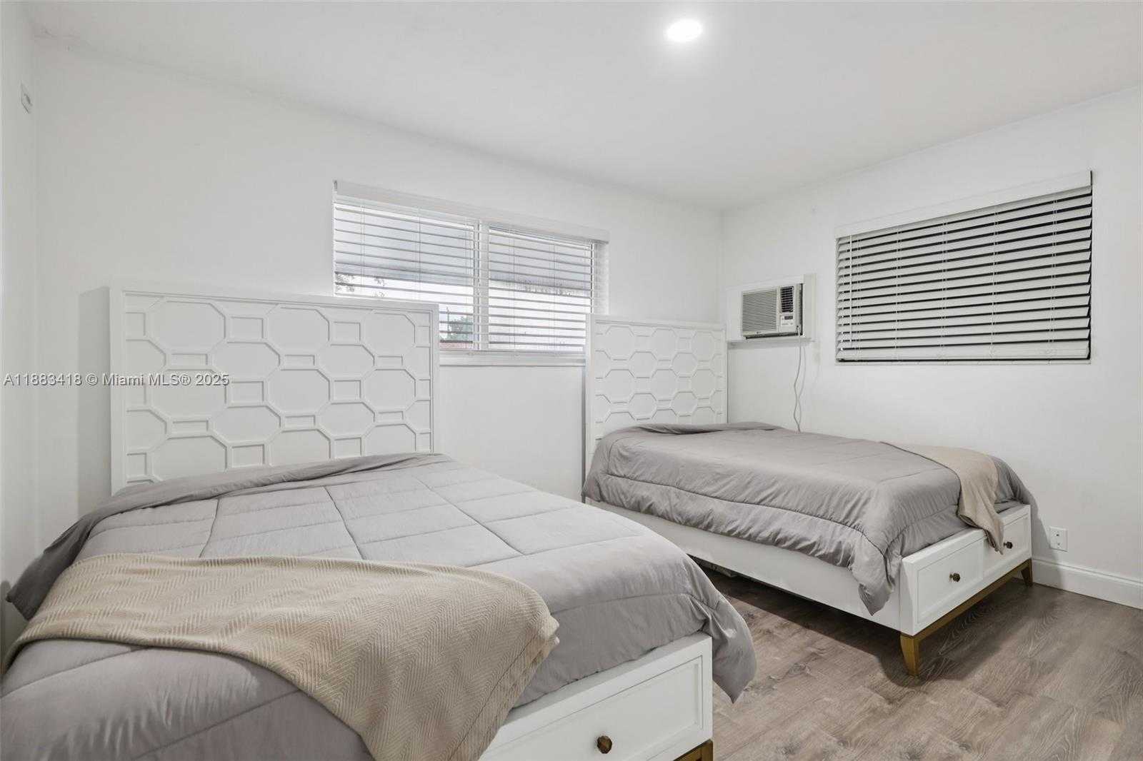 Small Image of 7952 SHALIMAR ST, Miramar Number 27