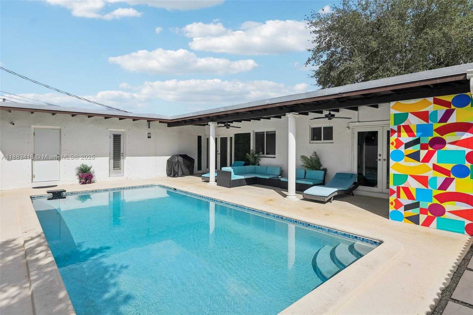 Small Image of 7952 SHALIMAR ST, Miramar Number 3