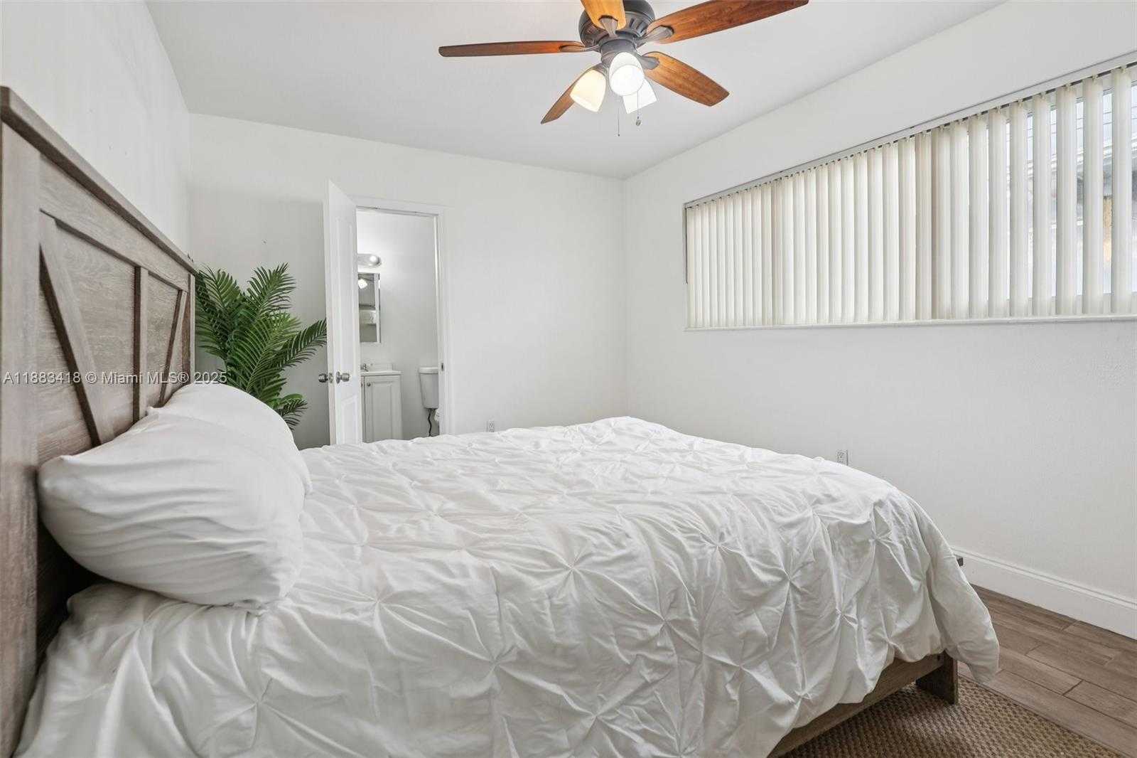 Small Image of 7952 SHALIMAR ST, Miramar Number 31