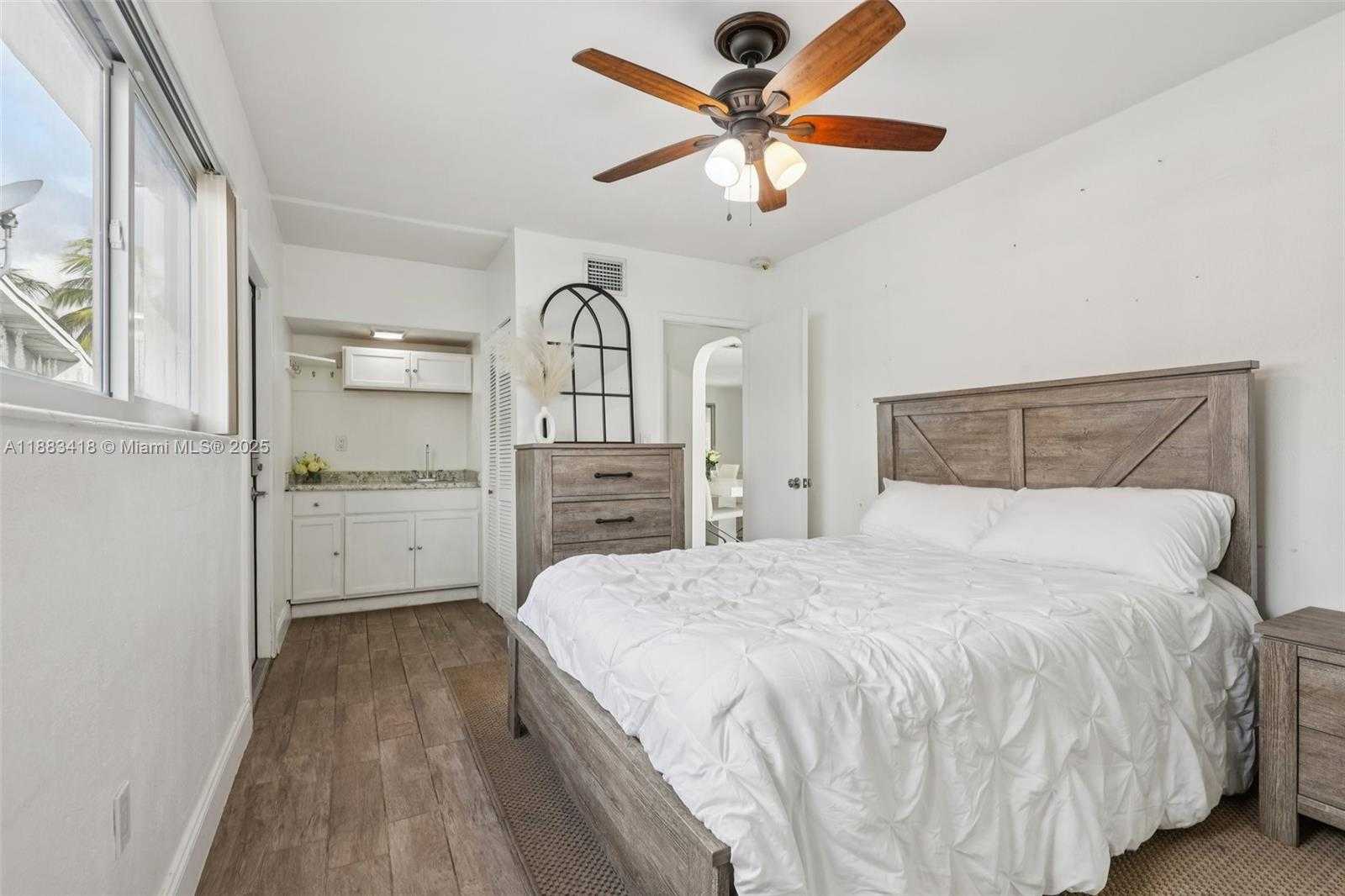 Small Image of 7952 SHALIMAR ST, Miramar Number 32