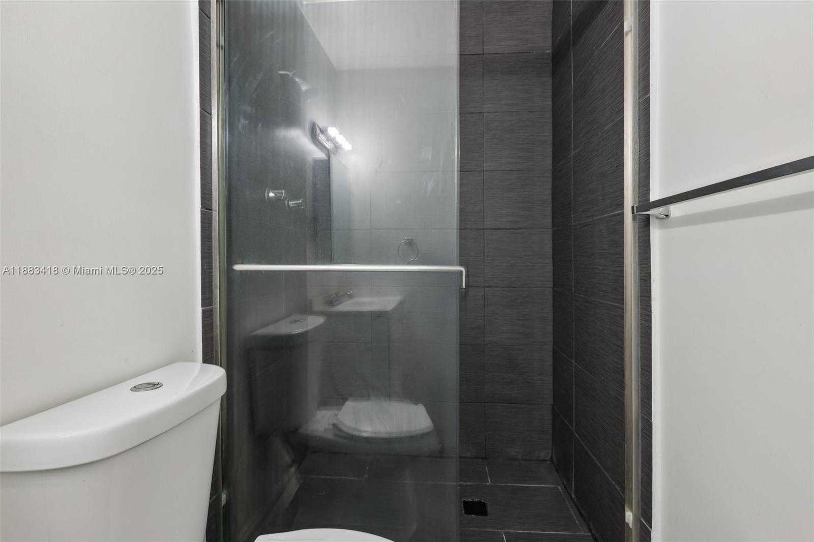 Small Image of 7952 SHALIMAR ST, Miramar Number 36