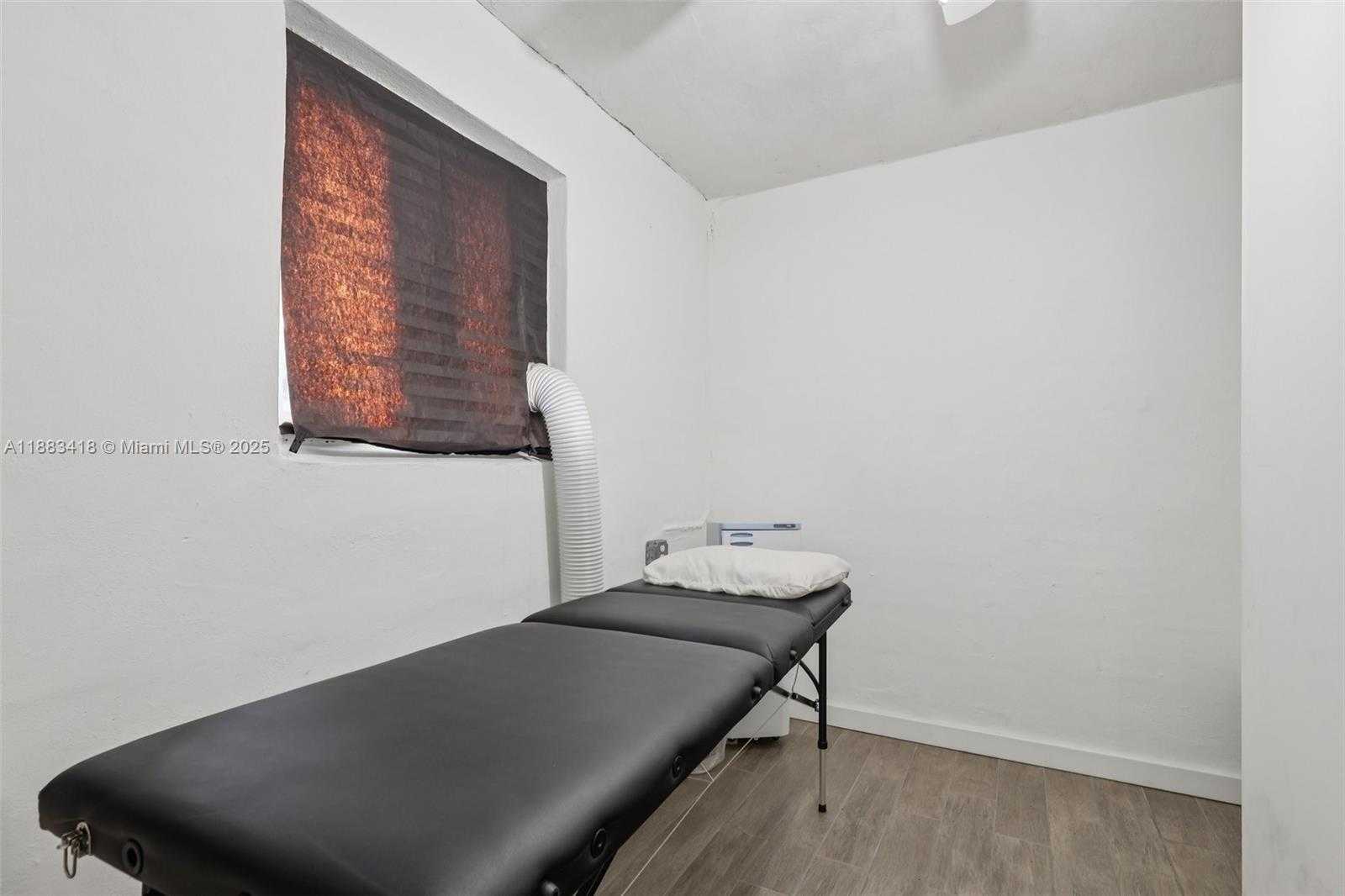 Small Image of 7952 SHALIMAR ST, Miramar Number 37